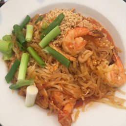 Chicken and shrimp pad Thai (no bean sprouts)