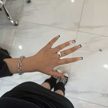 Q Nail Lounge - 10/10 - Nail Salons Near Me - Downey, California
