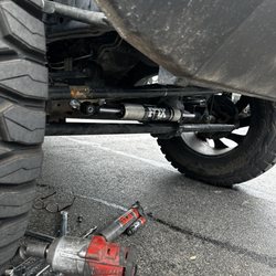 Jeepetos 4x4 - Repaired part and broken part on the ground