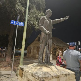 Sisters Grimm Ghost Tours - Outside of Casa Navarro - Historical Tours Near Me - San Antonio, Texas Sisters Grimm Ghost Tours - Outside of Casa Navarro - Historical Tours Near Me - San Antonio, Texas