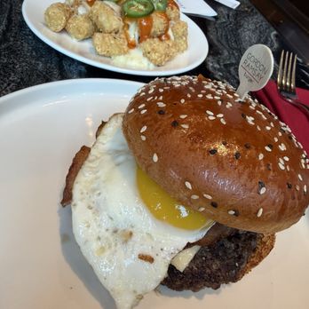 Gordon Ramsay Burger - Farmhouse burger - Burgers Near Me - Las Vegas, Nevada Gordon Ramsay Burger - Farmhouse burger - Burgers Near Me - Las Vegas, Nevada