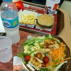 McDonald's - Ensalada de pollo gourmet // Combo doble cuarto.