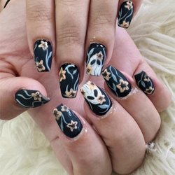 Lavish Nails Lounge
