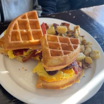 Le Peep - Le Breakfast Waffle - Breakfast & Brunch Near Me - Edison, New Jersey