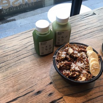 Wild & The Moon - Matcha mylk, simply green and açaí bowl. - Juice Bars & Smoothies Near Me - Paris, 75