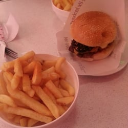 Eddie Rocket's - Clonakilty black pudding burger and chips