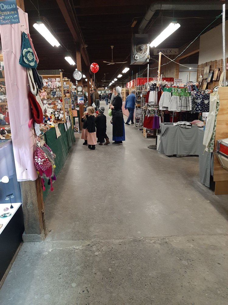 CROSSROADS SALE & MARKET Fruits & Veggies Gratz, Pennsylvania