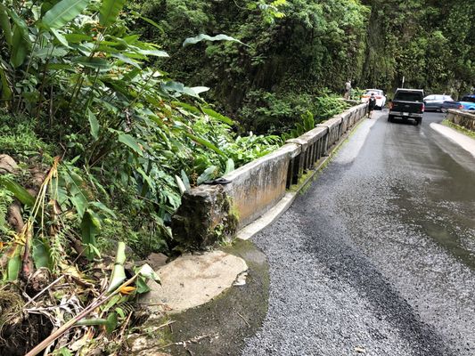 Upper Waikani Falls by null