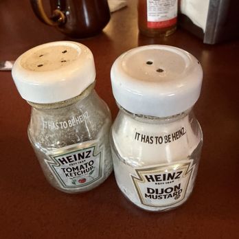 Peggy Sue's 50's Diner - Salt and pepper so cute - Pizza Near Me - Yermo, California Peggy Sue's 50's Diner - Salt and pepper so cute - Pizza Near Me - Yermo, California
