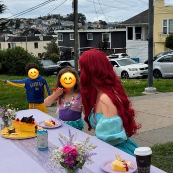 Janessa Princess Parties - Princess Ariel enjoying Schubert's cake with the birthday girl - Party Characters Near Me Janessa Princess Parties - Princess Ariel enjoying Schubert's cake with the birthday girl - Party Characters Near Me