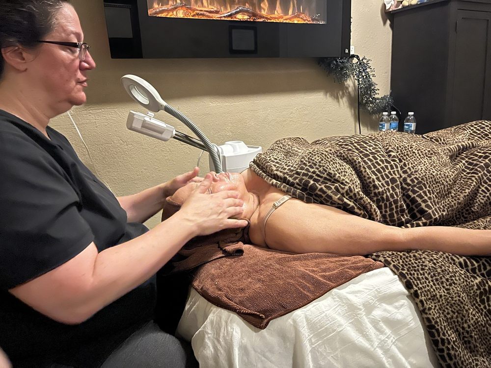 Body and Skin by Ariane Logo