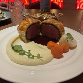 Gordon Ramsay Hell's Kitchen - Of course the fabulous signature beef Wellington - Desserts Near Me - Washington, DC, District of Columbia