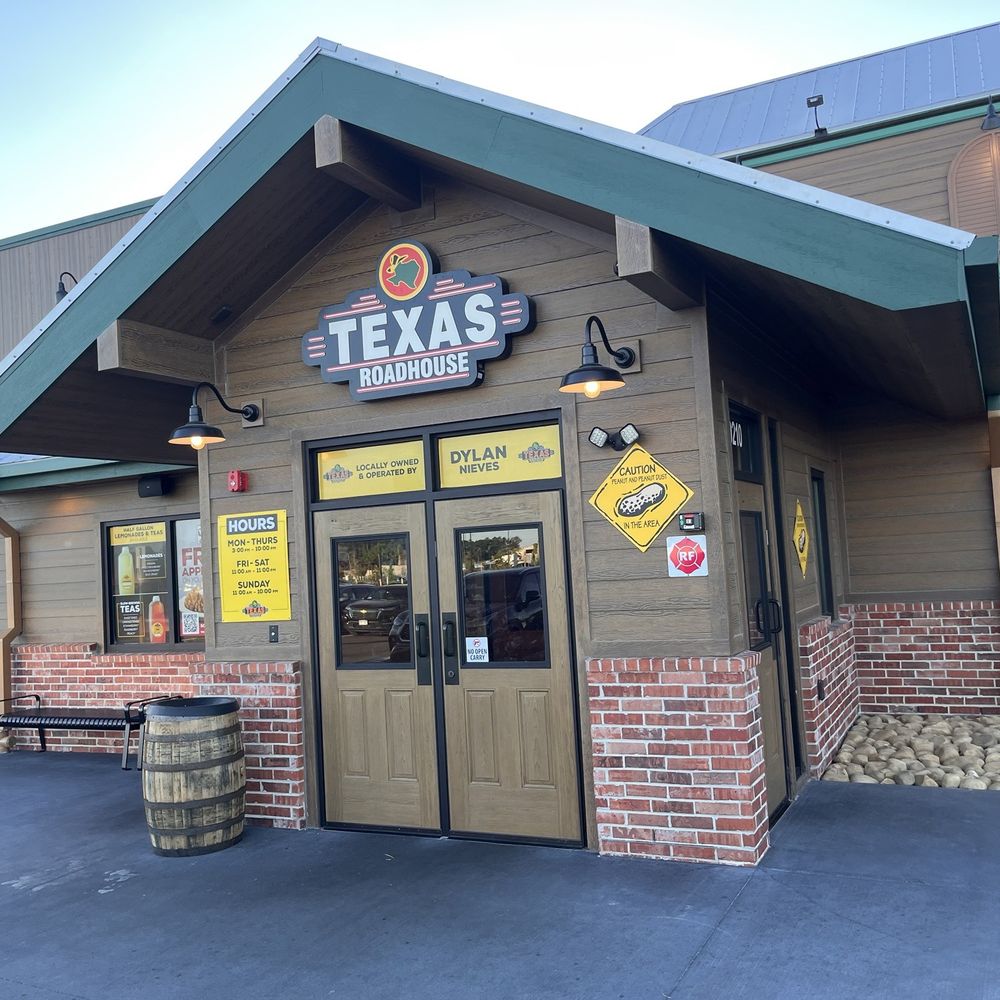 Texas Roadhouse - Entrance - Steakhouses Near Me - Mount Dora, Florida