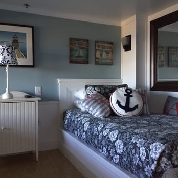 Island View Inn - Bed with its own little cove. Perfect for one adult or kids. - Hotels Near Me - Rockport, Maine Island View Inn - Bed with its own little cove. Perfect for one adult or kids. - Hotels Near Me - Rockport, Maine