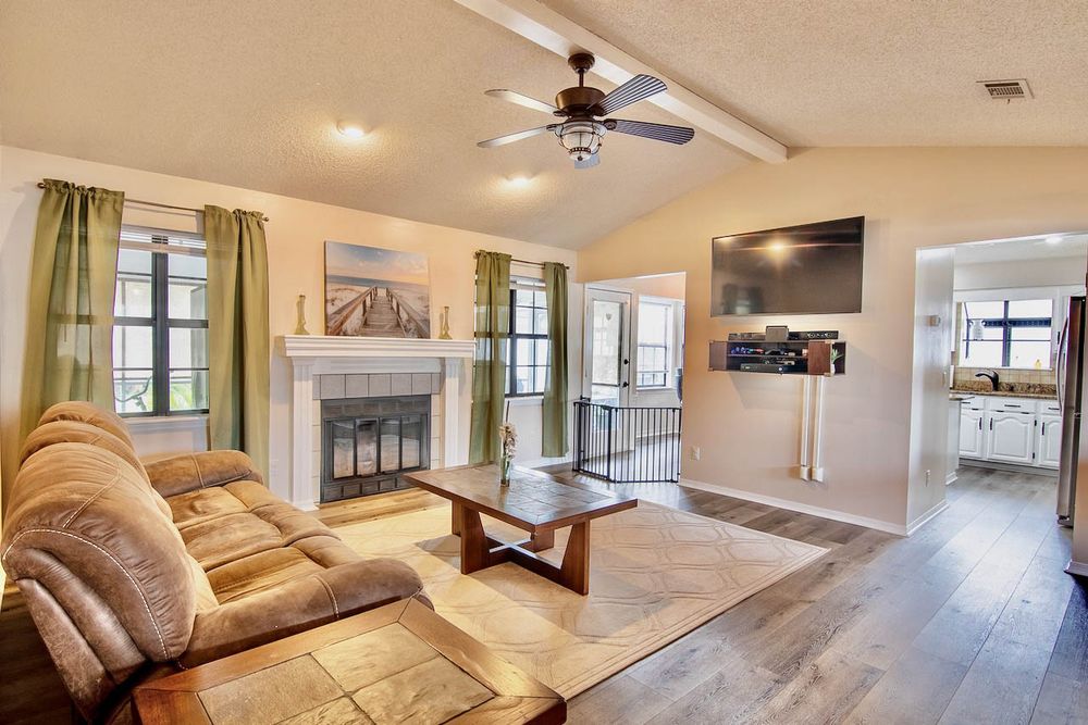 QUEEN BEE CLEANING Updated October 2024 Request a Quote 154