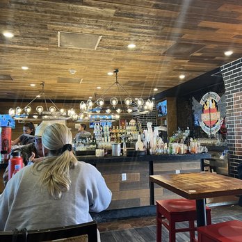 Guy Fieri's - Our view of the bar- dirty drink ware covered the bar - American Near Me - Cancún, ROO