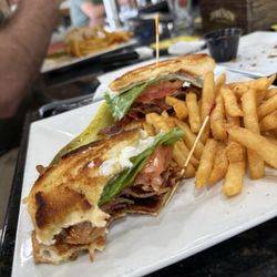1760 Pub N Grille - BLT