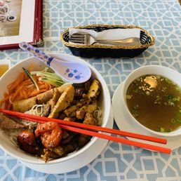 Vermicelli mix with a side of small soup!