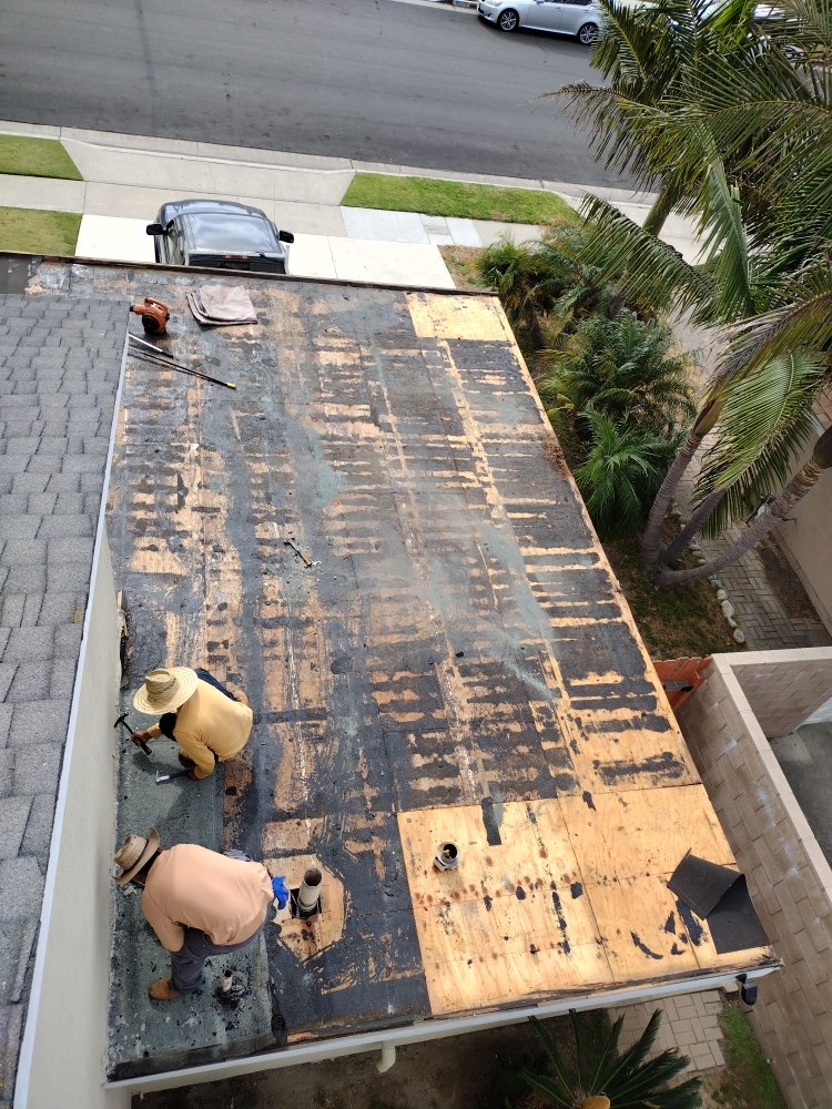 Slide of J&C López Roofing