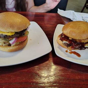 Between the Buns - Cheeseburger and Cowboy Burger - Breakfast & Brunch Near Me - Calico Rock, Arkansas