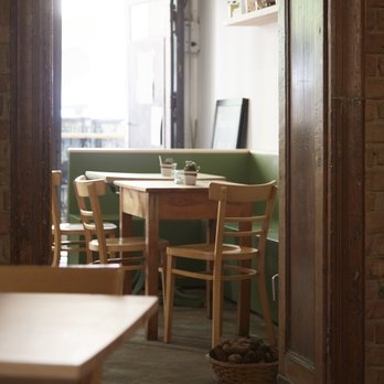 Pomeranze - © Lena Fingerle - Cafes Near Me - Berlin, BE Pomeranze - © Lena Fingerle - Cafes Near Me - Berlin, BE