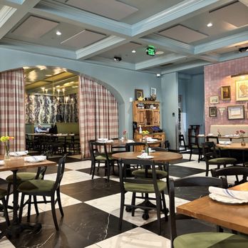 The Living Room - New American Near Me - Wesley Chapel, Florida