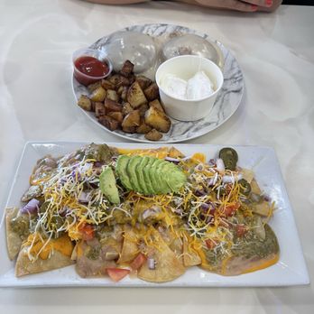Mimosa Cafe - Nachos with chili verde, B and G Benedict - Breakfast & Brunch Near Me - Bakersfield, California Mimosa Cafe - Nachos with chili verde, B and G Benedict - Breakfast & Brunch Near Me - Bakersfield, California