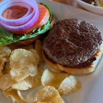 Streetside Grille - Burger - New American Near Me - Suttons Bay, Michigan