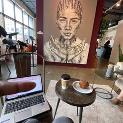 Kinfolx - Painting in seating area
