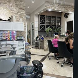 The Nail Lounge - Inside