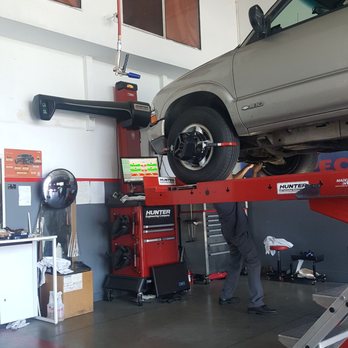 Allen's Alignment Center - Man at work - Wheel & Rim Repair Near Me - Sun Valley, California