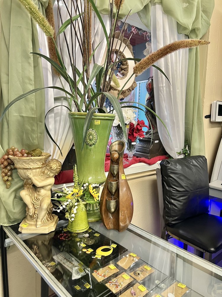 ALLURE FLEA MARKET Updated October 2024 109 Photos 1834 N Glenstone Ave, Springfield