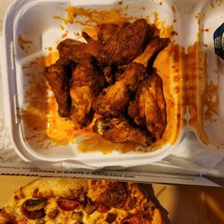 Vocelli's Pizza - Buffalo Wings "well done"