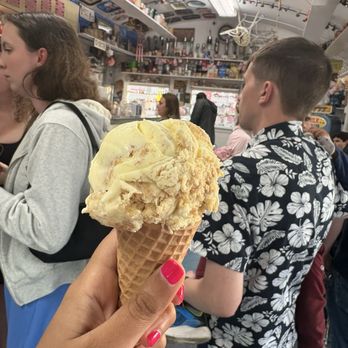 Oink's Ice Cream and Yogurt - Lemon cheesecake ice cream - Ice Cream & Frozen Yogurt Near Me - New Buffalo, Michigan