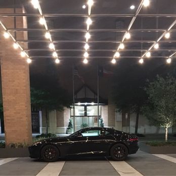 Four Seasons Hotel Houston - Valet - Hotels Near Me - Houston, Texas