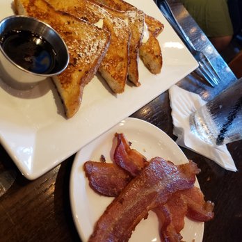 MAX's Wine Dive - Creme Brulee French Toast and Bacon $14 + $3 - Wine Bars Near Me - Houston, Texas