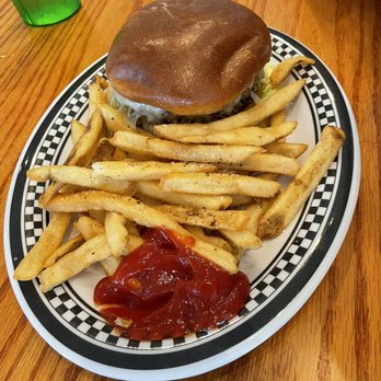 Quaker Steak & Lube - Lubeburger with French Fries - Chicken Wings Near Me - Sevierville, Tennessee Quaker Steak & Lube - Lubeburger with French Fries - Chicken Wings Near Me - Sevierville, Tennessee