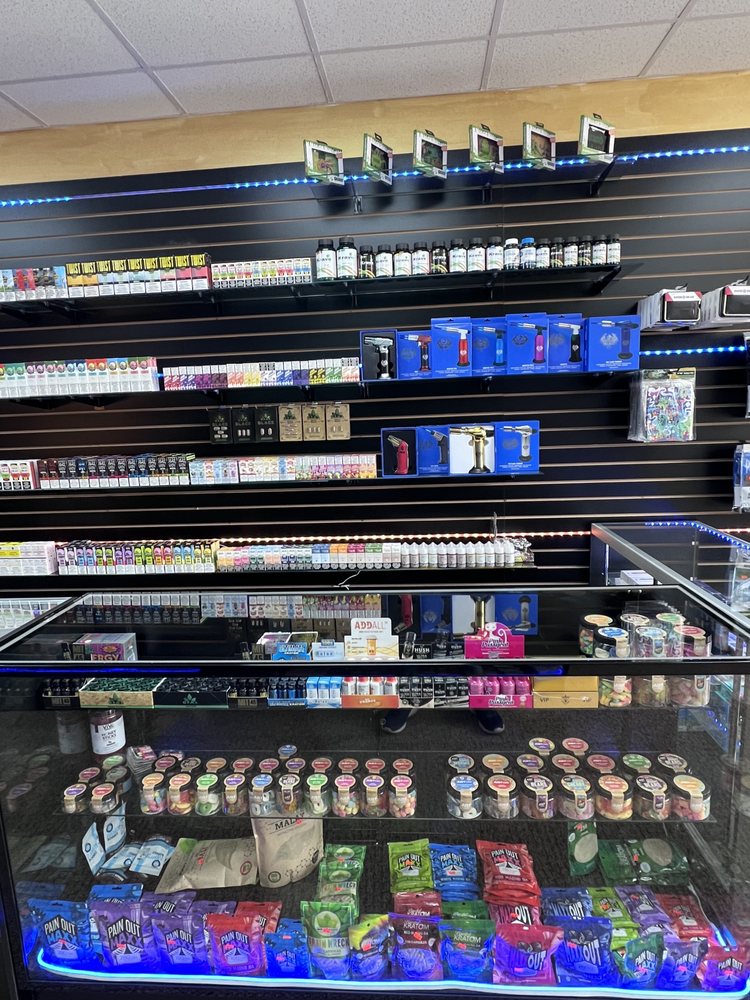 SMOKERZ CASTLE Updated October 2024 14 Photos 22745 Wick Rd