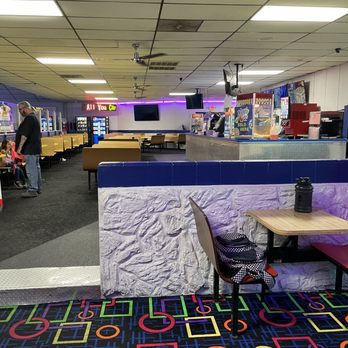 River Roll Skate Center - Skating Rinks Near Me - Riverside, Missouri