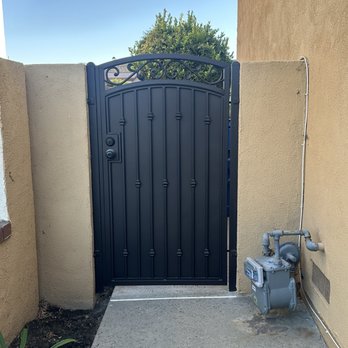 Straight Gate Fence - Side gate. - Fences & Gates Near Me - Lakewood, California