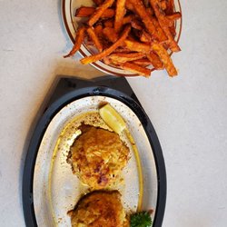 Oasis Restaurant - Crab cakes and sweet potato fries