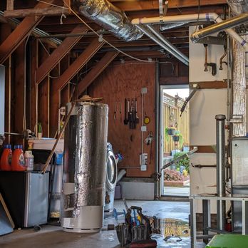 Genteel Plumbers - Removing the old water heater - Plumbing Near Me - San Francisco, California Genteel Plumbers - Removing the old water heater - Plumbing Near Me - San Francisco, California
