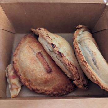 Nucha Empanadas - Pepperoni, mushroom Gorgonzola, and Spanish chicken empanadas - Empanadas Near Me - San Francisco, California Nucha Empanadas - Pepperoni, mushroom Gorgonzola, and Spanish chicken empanadas - Empanadas Near Me - San Francisco, California