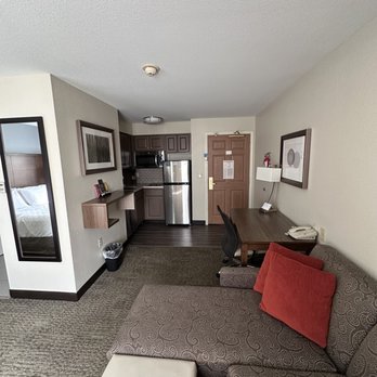Staybridge Suites Kalamazoo - Sitting area - Hotels Near Me - Kalamazoo, Michigan