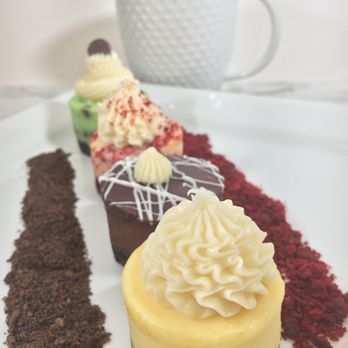 Geescakes - For Love Box - Geescakes - Desserts Near Me - Richmond, Virginia