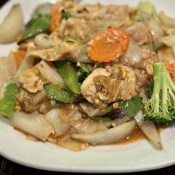 Bangkok Cafe Restaurant - Drunken Noodle Soft-wide fried noodle mix with chicken was tasty.