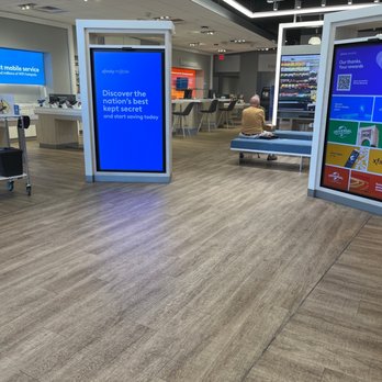 Xfinity - All 3 reps in the back with 9 customers in line. - Internet Service Providers Near Me - Folsom, California