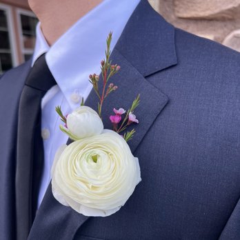 Paradise Flowers & Design - boutonniere - Florists Near Me - Canoga Park, California Paradise Flowers & Design - boutonniere - Florists Near Me - Canoga Park, California