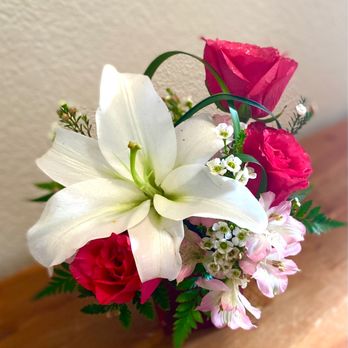 Designs by Dolores - Floral Designers Near Me