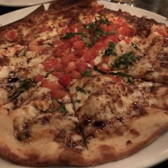 HT Grill - Margherita flatbread (pretty good) - New American Near Me - Redondo Beach, California